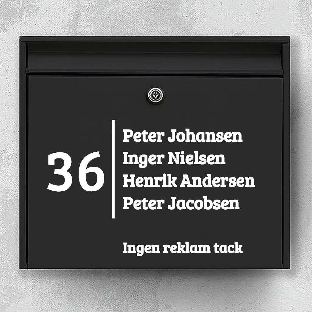 Brevlådeetikett – stort husnummer med vertikal avdelare, namnlista och linje med texten ”Ingen reklam” 