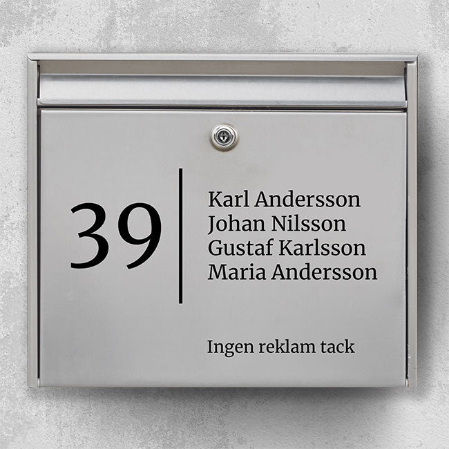Brevlådans namnskylt med stort husnummer, vertikal avdelare, namnlista och fältet "Ingen reklam, tack" – väderbeständig vinyl