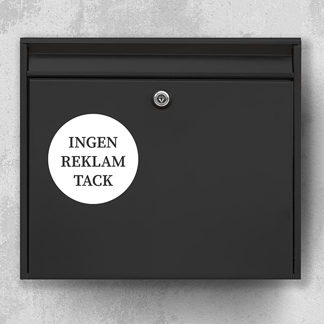 Brevlåda med rund skylt ”Ingen reklam, tack” – vit cirkel på svart dörr, väderbeständig klistermärke