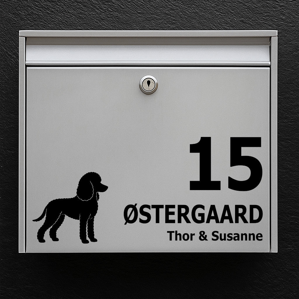 Namnskylt för brevlåda - hundmotiv: pudel - personlig text på flera rader - robust utomhusklistermärke