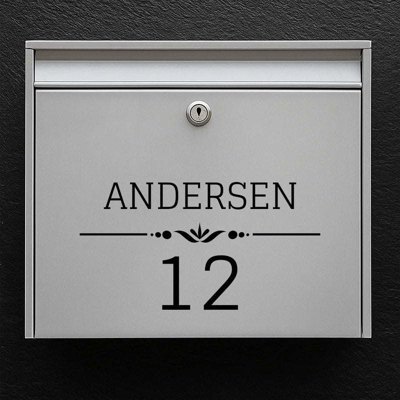 Brevlådeklistermärke – efternamn med dekorativ linje och stort husnummer