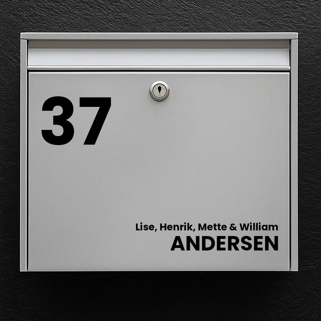 Brevlådeetikett – stort husnummer och efternamn (med förnamn)